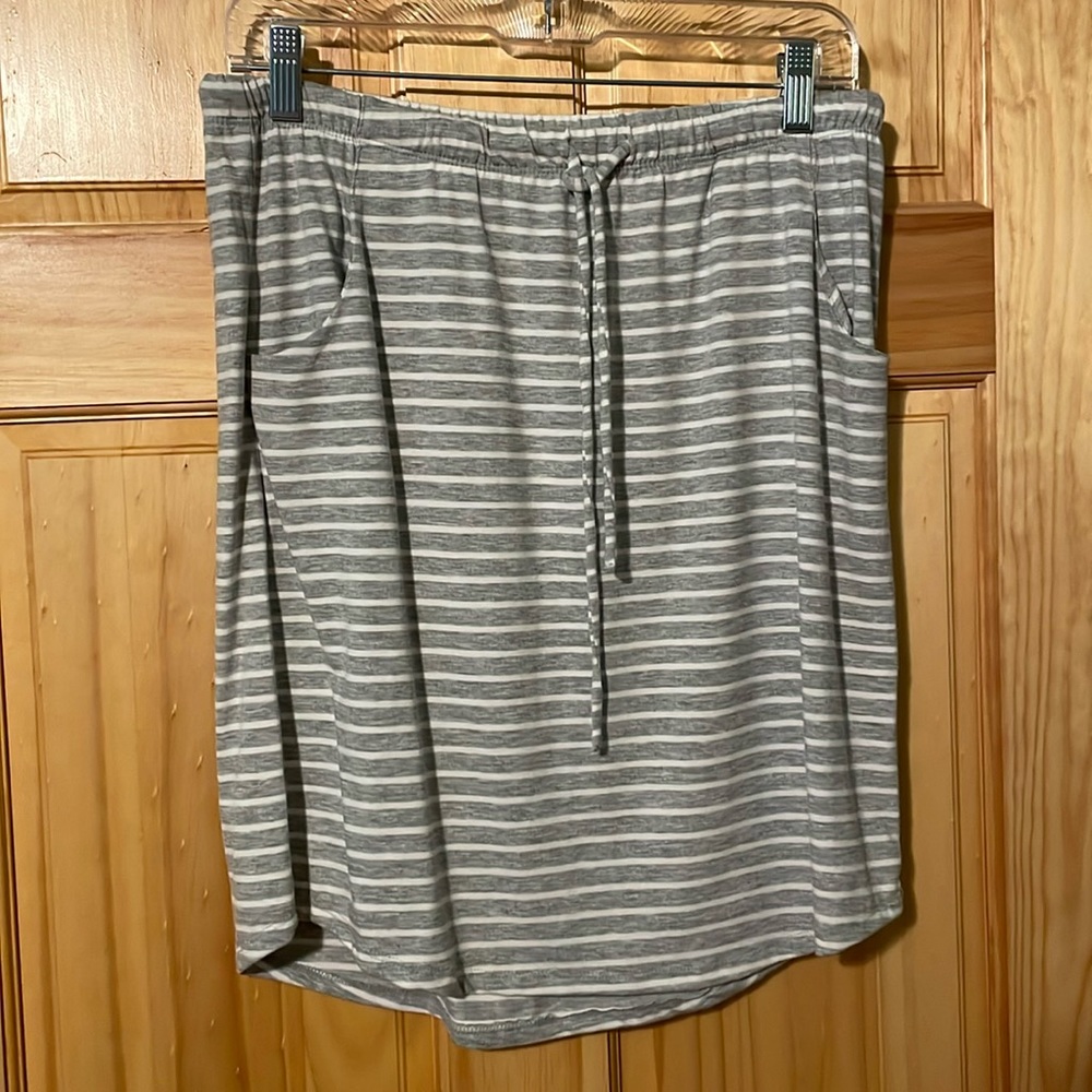 Sonoma Skirt with pockets.